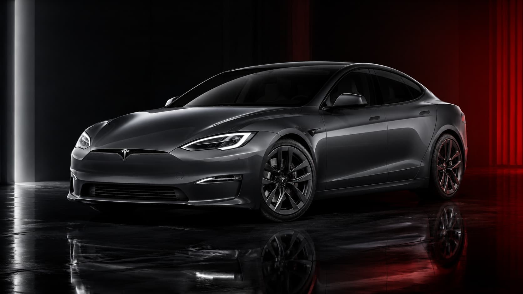 Tesla Model S Plaid in Midnight Silver